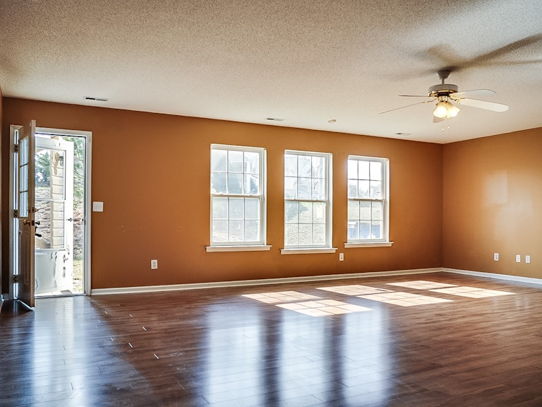Photo 16 of 47 - 4800 Lindoby Ln, Raleigh, NC 27616