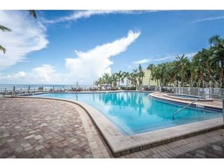 Photo 19 of 24 - 4911 Coquina Key Dr SE Unit F, Saint Petersburg, FL 33705
