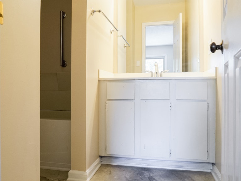 Photo 21 of 29 - 11 Lark Cir, Chapel Hill, NC 27517