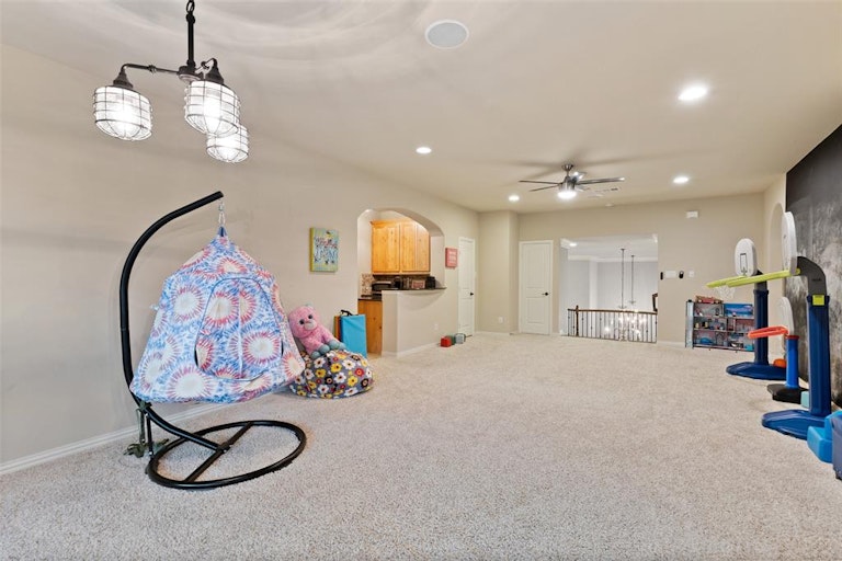 Photo 25 of 40 - 1041 Wagner Way, Lantana, TX 76226