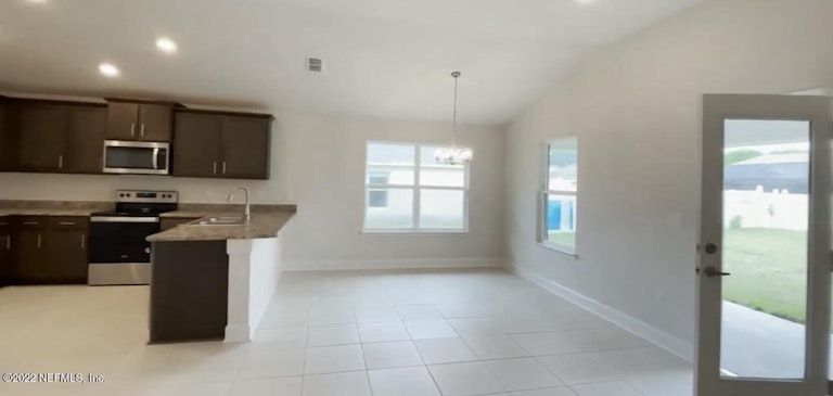 Photo 7 of 11 - 8058 Belsay Cir, Jacksonville, FL 32219
