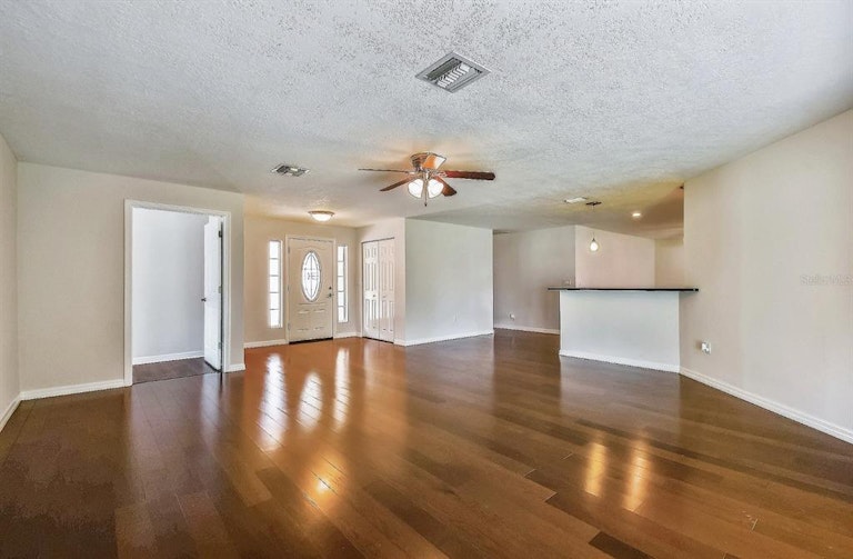 Photo 15 of 51 - 423 Wayfarer Ct, Tarpon Springs, FL 34689