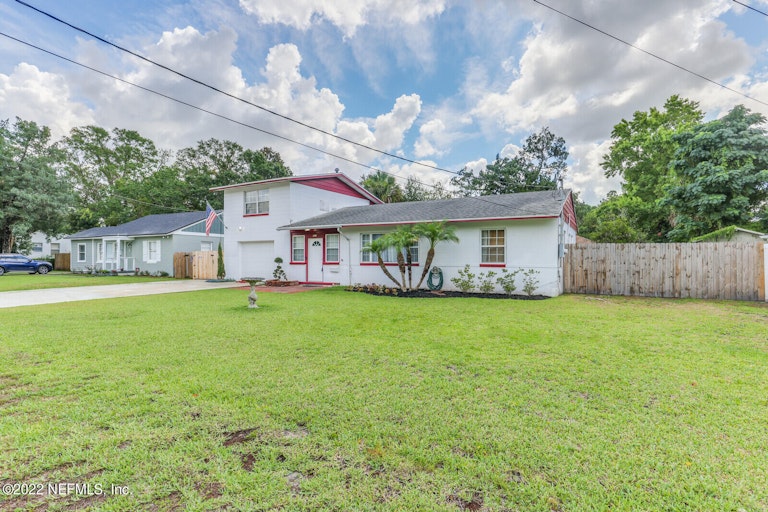 Photo 3 of 27 - 557 Laurina St, Jacksonville, FL 32216
