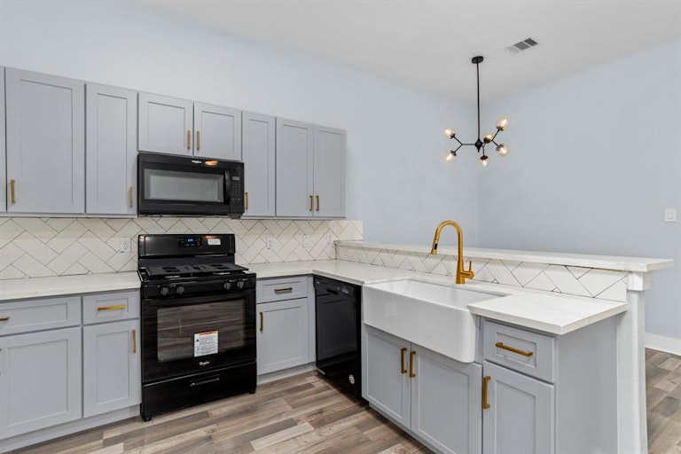 Photo 14 of 28 - 7321 Price St, Houston, TX 77088