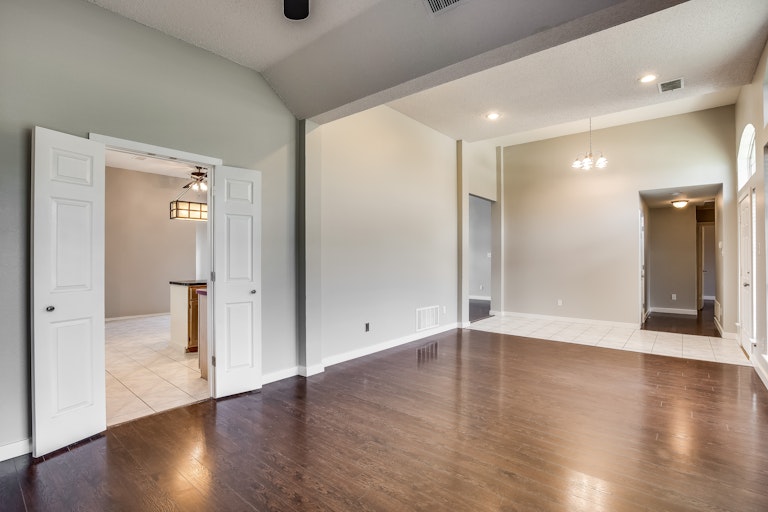 Photo 11 of 29 - 1677 Shannon Dr, Lewisville, TX 75077