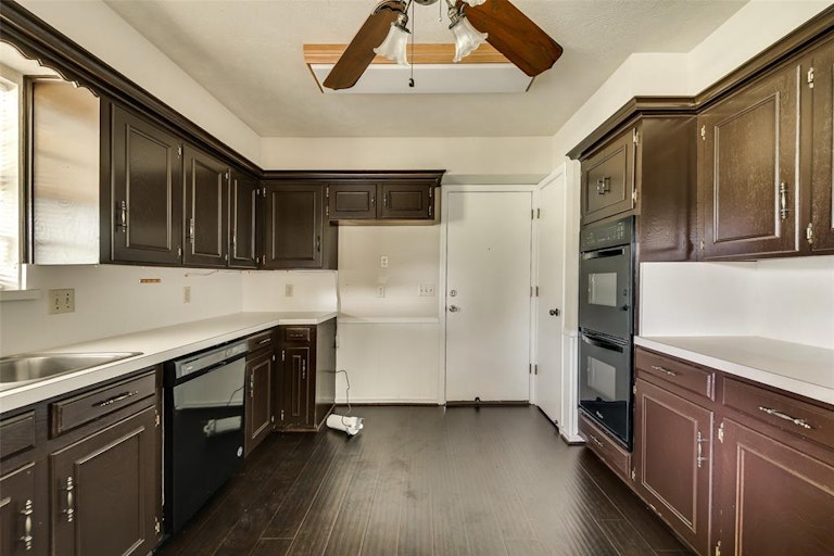 Photo 14 of 26 - 13 Lee Dr, Rockwall, TX 75032