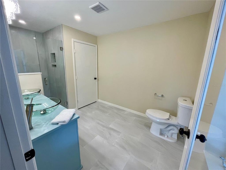 Photo 7 of 64 - 1201 E Henry Ave, Tampa, FL 33604