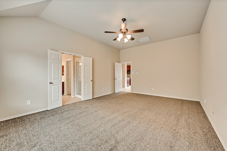 Photo 5 of 26 - 8961 Riscky Trl, Fort Worth, TX 76244
