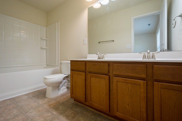 Photo 4 of 13 - 2926 Berkeley Springs Pl, Raleigh, NC 27616