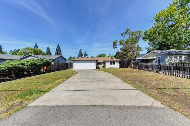 Photo 1 of 31 - 4137 California Ave, Carmichael, CA 95608