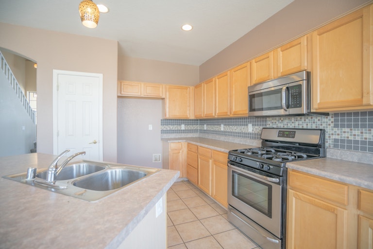 Photo 8 of 39 - 13355 W Caribbean Ln, Surprise, AZ 85379