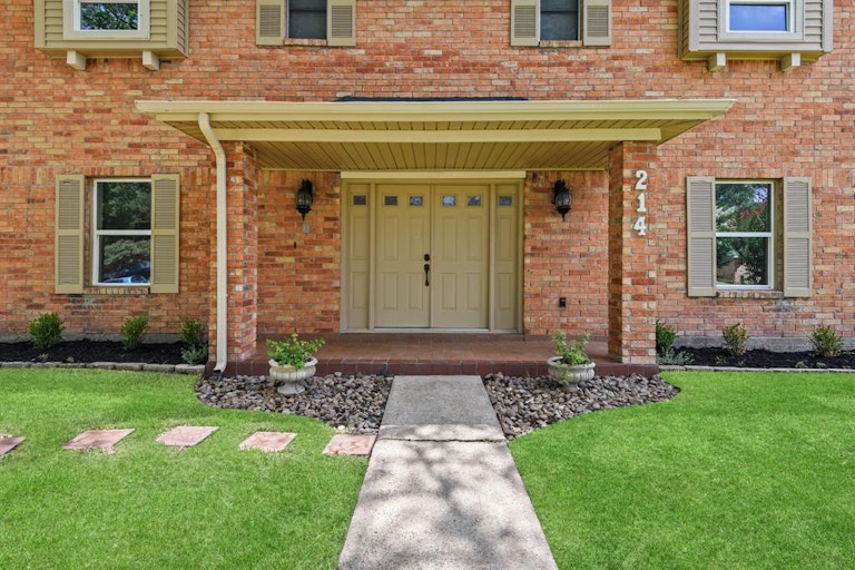 Photo 36 of 36 - 214 Andorra Ln, Houston, TX 77015