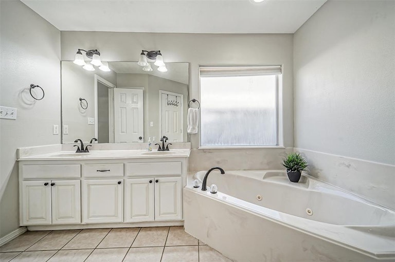 Photo 12 of 19 - 5023 Misty Ln, Pasadena, TX 77505