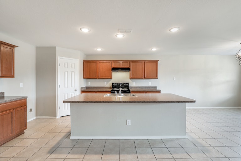 Photo 11 of 24 - 631 Denali Dr, Arlington, TX 76002