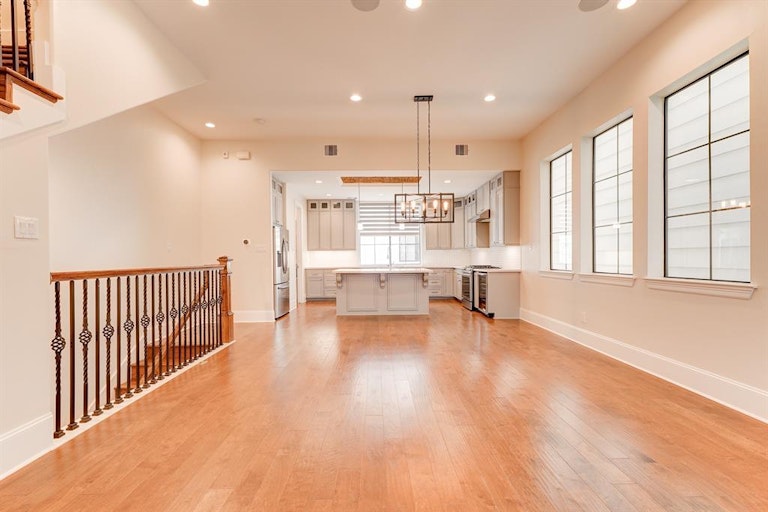 Photo 13 of 49 - 2775 Freund St, Houston, TX 77003