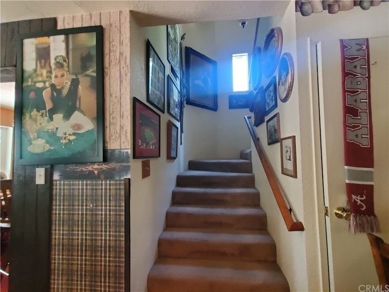 Photo 19 of 33 - 24937 Faulhorn Dr, Crestline, CA 92325