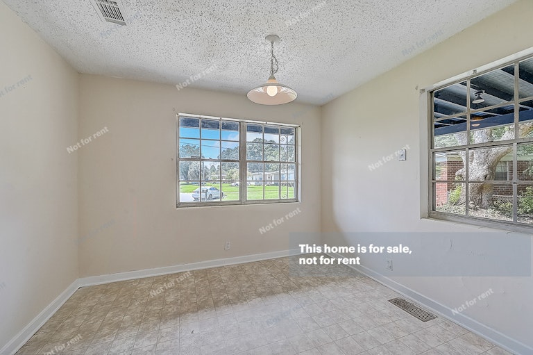 Photo 5 of 34 - 6844 Renee Ter, Jacksonville, FL 32216
