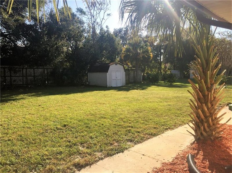 Photo 17 of 18 - 17 Palmetto Dr, Debary, FL 32713