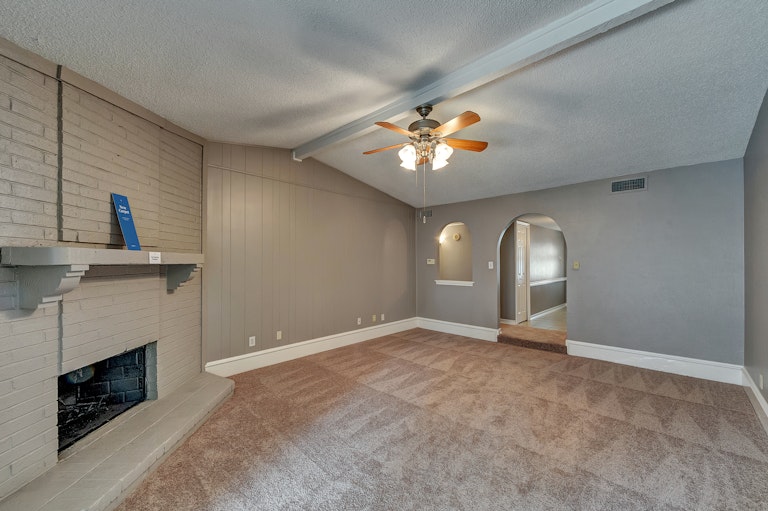 Photo 3 of 19 - 1208 Tranquilla Ter, Bedford, TX 76021