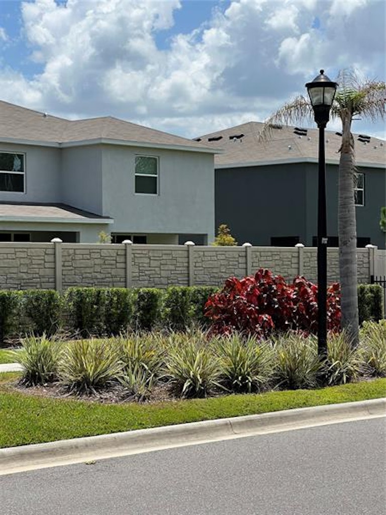 Photo 59 of 60 - 821 Lucent Sands Ct, Brandon, FL 33511