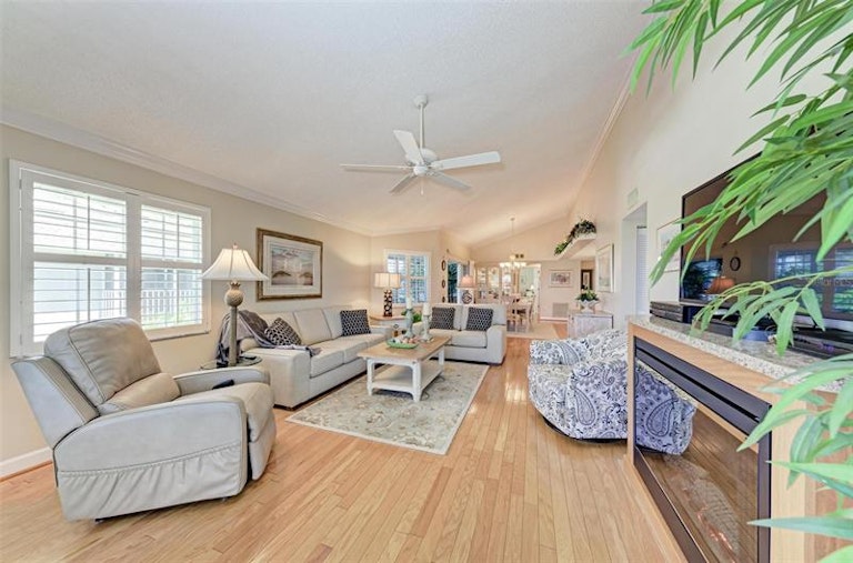 Photo 22 of 56 - 1247 Edgewater Cir #1247, Bradenton, FL 34209