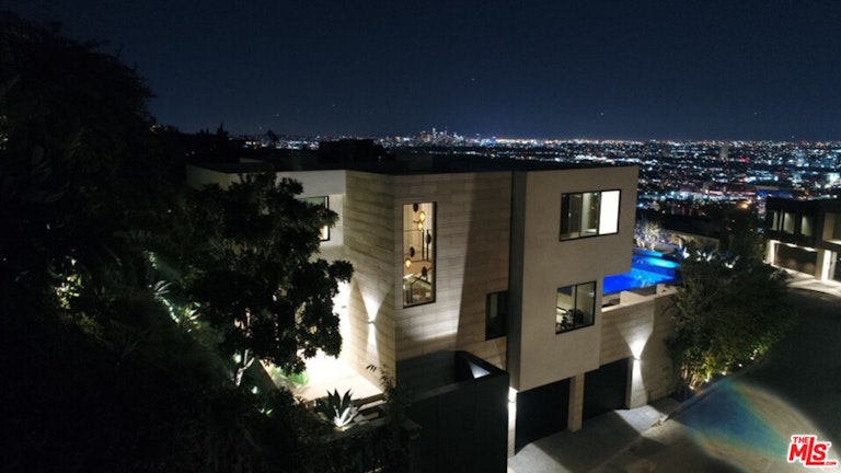 Photo 2 of 41 - 9393 Sierra Mar Dr, Los Angeles, CA 90069