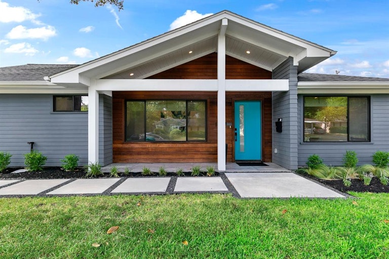 Photo 1 of 26 - 1807 Gardenia Dr, Houston, TX 77018