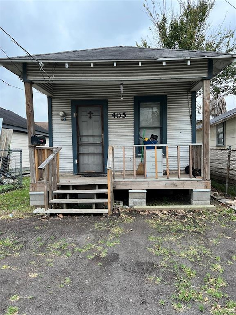 Photo 1 of 6 - 405 77th St, Houston, TX 77012