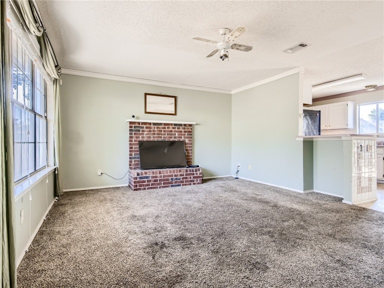 Photo 3 of 11 - 1417 E Logan St, Round Rock, TX 78664