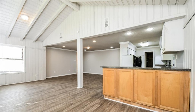 Photo 5 of 30 - 922 SE 5th St, Grand Prairie, TX 75051