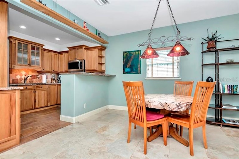 Photo 37 of 78 - 6515 Dimarco Rd, Tampa, FL 33634