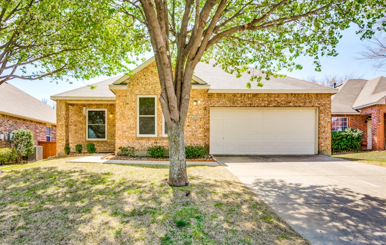 Photo 1 of 29 - 4205 Hawkins Dr, McKinney, TX 75072