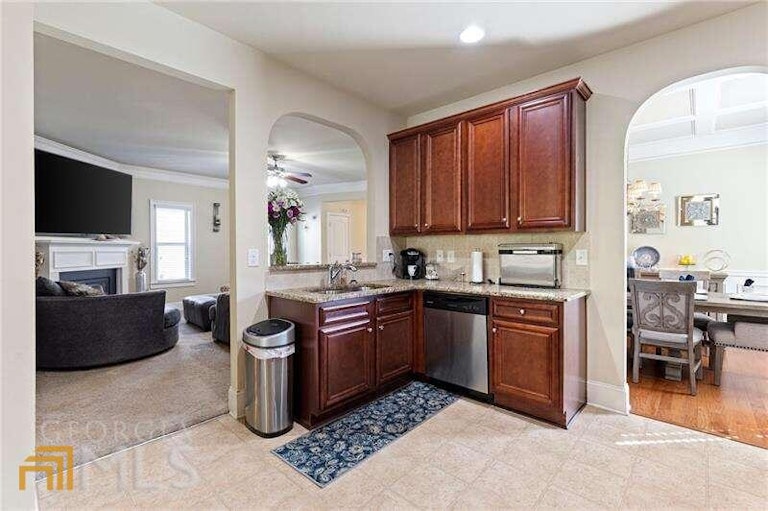 Photo 10 of 24 - 651 Silver Oak Dr, Dallas, GA 30132
