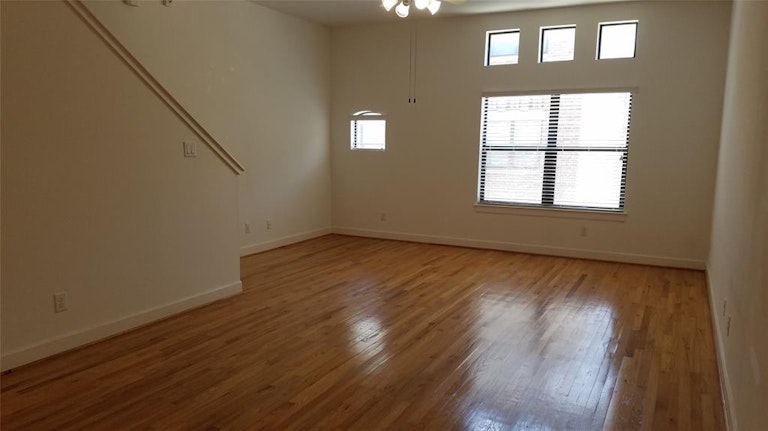 Photo 8 of 18 - 2710 Hullsmith Dr #1001, Houston, TX 77063