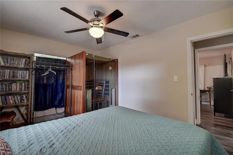 Photo 16 of 25 - 1625 Madrid Dr, Largo, FL 33778