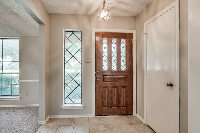 Photo 7 of 27 - 2618 Meadowridge Dr, Garland, TX 75044