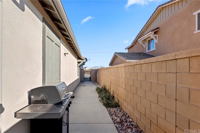 Photo 44 of 50 - 5120 Armendarez Ln, Fontana, CA 92336