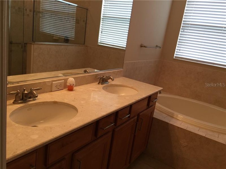 Photo 14 of 24 - 6823 44th Ter E, Bradenton, FL 34203
