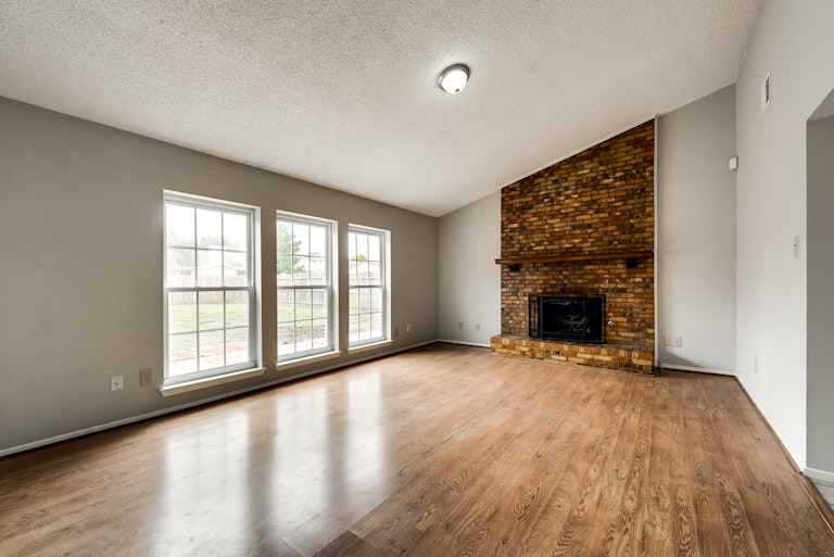 Photo 5 of 26 - 408 Ripplewood Dr, Mesquite, TX 75150
