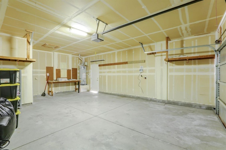 Photo 32 of 39 - 1175 Bronco Dr, Plumas Lake, CA 95961