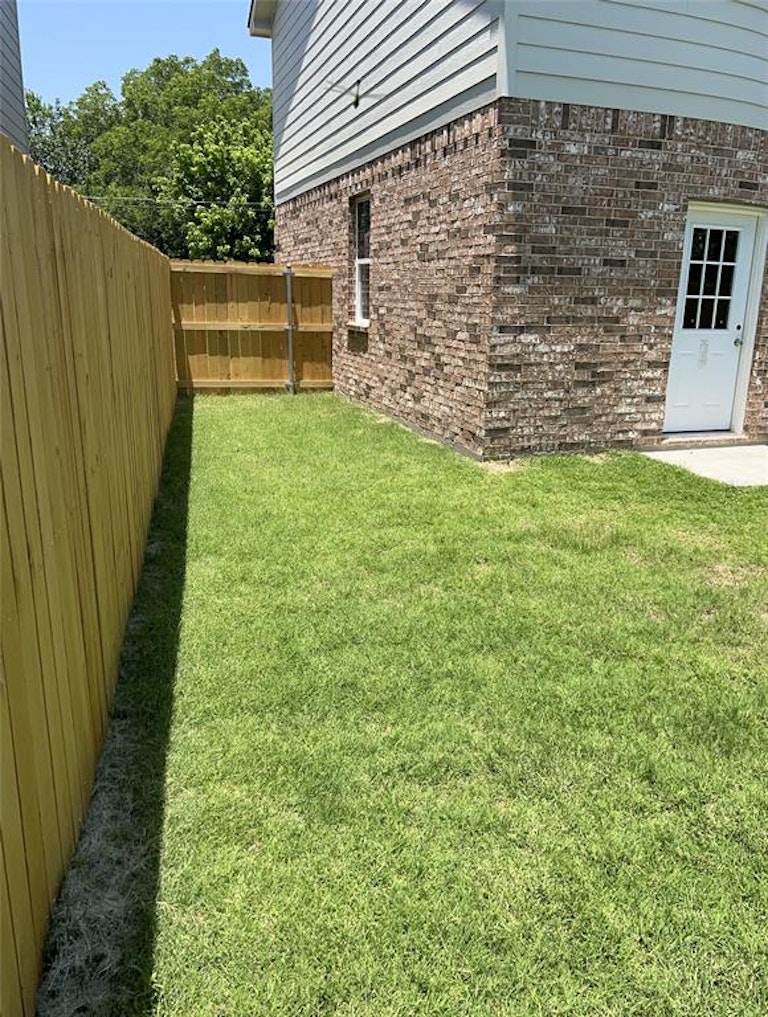 Photo 7 of 7 - 405 Hitt St, Seagoville, TX 75159