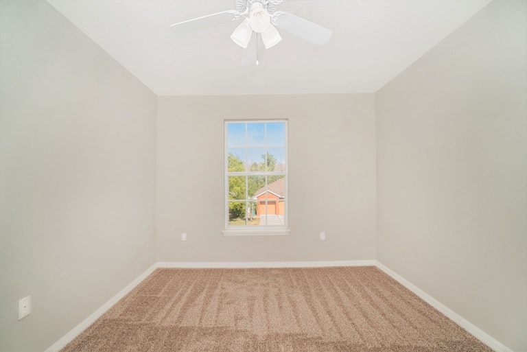 Photo 13 of 17 - 10472 Eastpark Woods Dr, Orlando, NC 32832