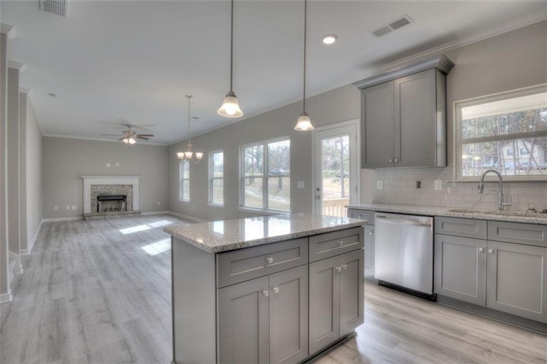 Photo 14 of 34 - 301 Melody Ln, Cartersville, GA 30121