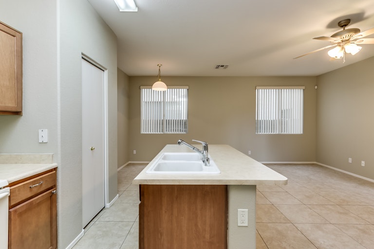 Photo 8 of 29 - 1506 E Sonrisas St, Phoenix, AZ 85040
