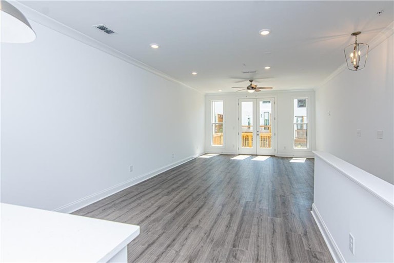 Photo 16 of 37 - 211 Downing Dr #81, Alpharetta, GA 30022