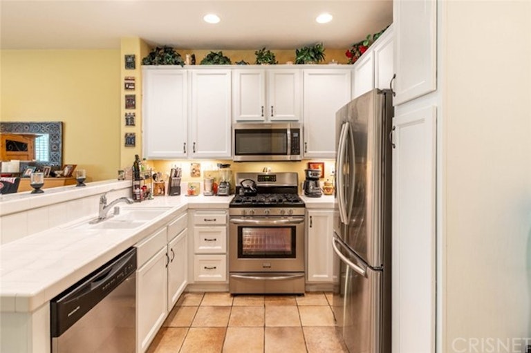 Photo 20 of 37 - 25773 Perlman Pl Unit F, Stevenson Ranch, CA 91381