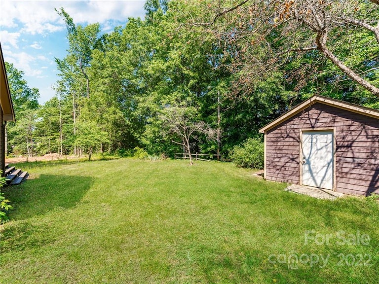 Photo 32 of 38 - 2654 Castle Hill Rd, Gastonia, NC 28052