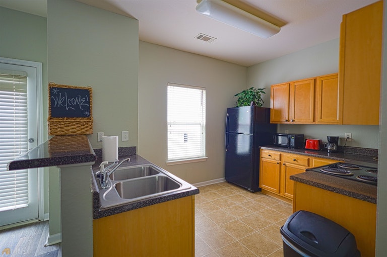 Photo 7 of 24 - 407 Creel Pl, Atlanta, GA 30349