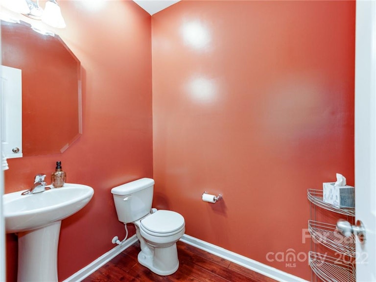 Photo 19 of 39 - 8112 Dumphries Dr, Huntersville, NC 28078
