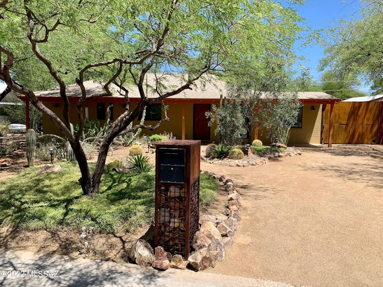 Photo 1 of 28 - 4765 E Montecito St, Tucson, AZ 85711